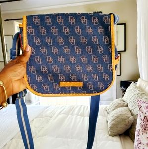 DOONEY & BOURKE DENIM & LEATHER CROSSBODY W/ADJUSTABLE STRAP